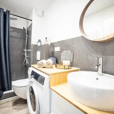 La Parenthese Parking Pros Servicesconciergerie Motte לה גרנד מוט